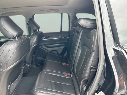 Certified 2023 Jeep Grand Cherokee Limited image 10