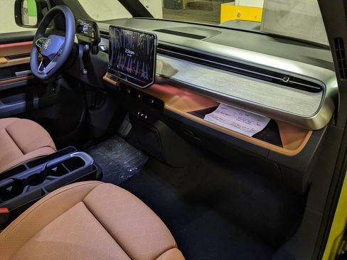 New 2025 Volkswagen ID. Buzz Pro S Plus image 21