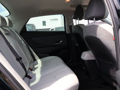 Used 2024 Hyundai Elantra Limited FWD image 12