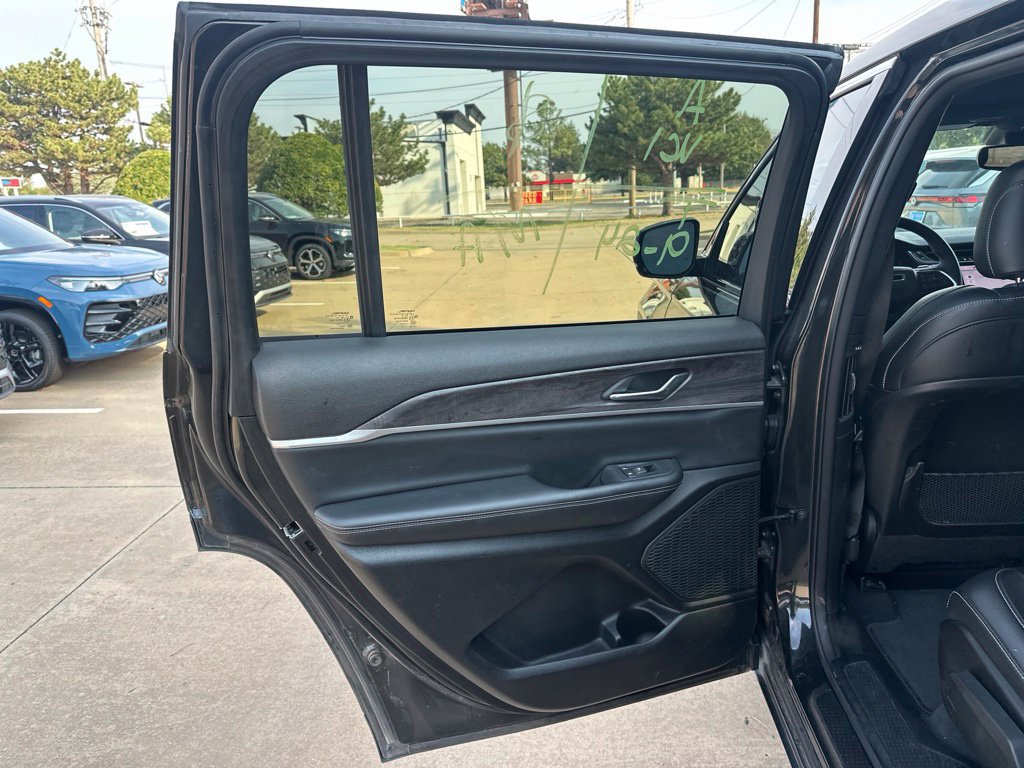Used 2024 Jeep Grand Cherokee L Limited RWD image 27