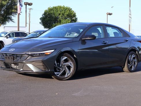 Used 2025 Hyundai Elantra Sport w/ Cargo Package FWD image 14