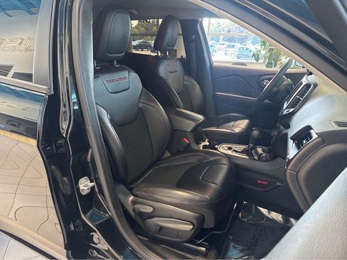 Used 2022 Jeep Cherokee Trailhawk w/ Comfort/Convenience Group AWD/4WD image 31