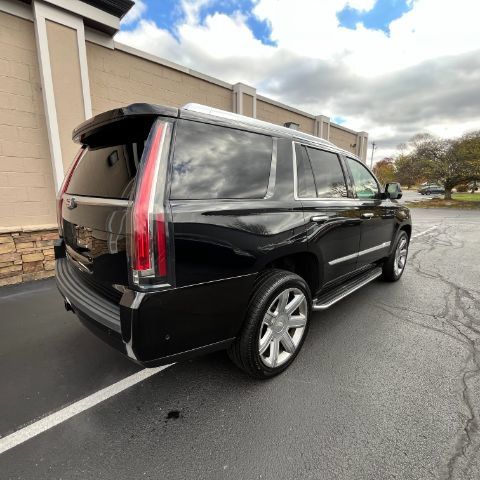 Used 2018 Cadillac Escalade Luxury AWD/4WD image 7