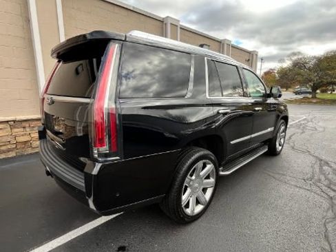Used 2018 Cadillac Escalade Luxury image 7
