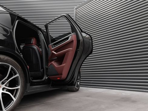 Certified 2025 Porsche Cayenne E-Hybrid AWD/4WD image 36