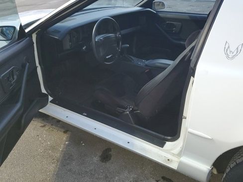 Used 1991 Pontiac Firebird Base image 11