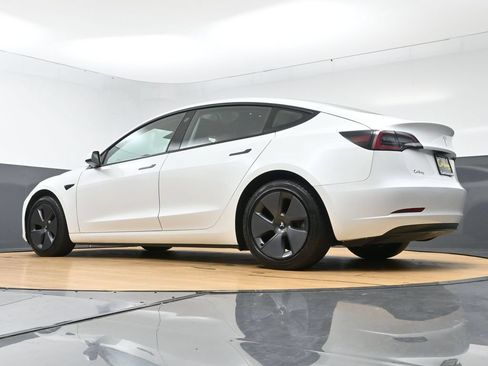 Used 2023 Tesla Model 3 Standard Range RWD image 3