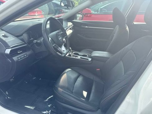 Used 2023 Nissan Altima 2.5 SR w/ SR Premium Package FWD image 3