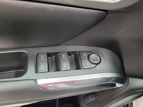 Used 2024 Chevrolet Traverse LT image 32