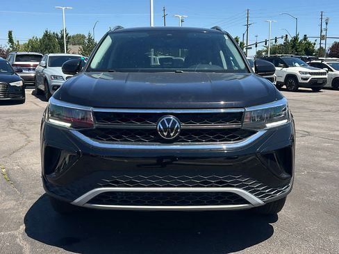 Certified 2024 Volkswagen Taos SE AWD/4WD image 2