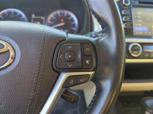 Used 2019 Toyota Highlander XLE image 14