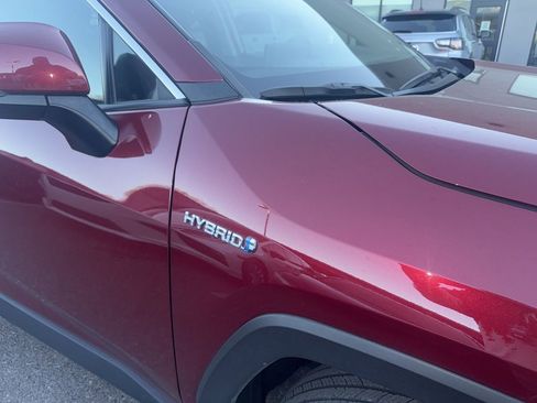 Used 2020 Toyota RAV4 XLE image 4