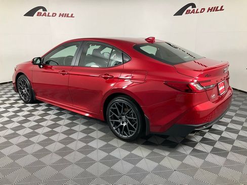 Used 2025 Toyota Camry SE image 4