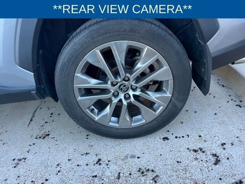 Used 2022 Toyota RAV4 XLE Premium image 4