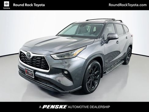 Used 2024 Toyota Highlander LE image 1