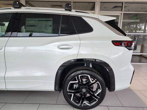 New 2026 Volkswagen Tiguan SEL R-Line AWD/4WD image 5