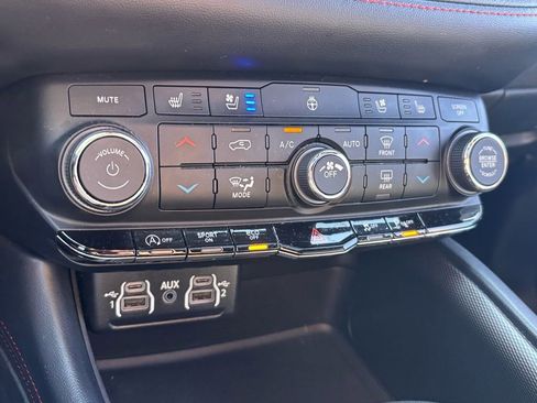 Used 2023 Dodge Durango GT image 25