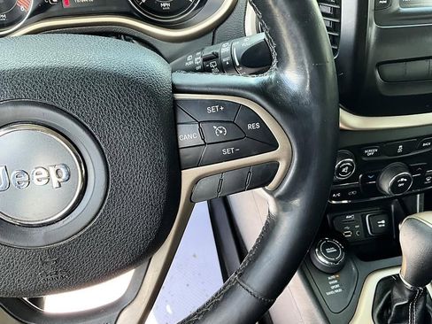 Used 2014 Jeep Cherokee Latitude AWD/4WD image 29