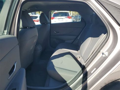 Used 2023 Hyundai Elantra SE image 9