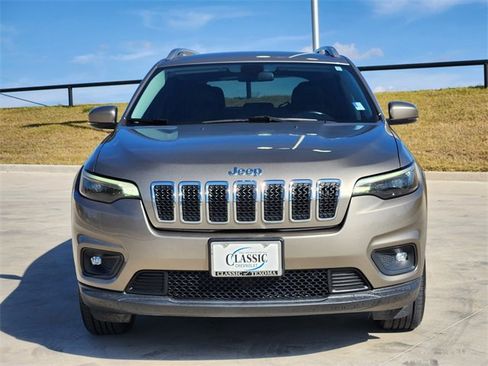 Used 2019 Jeep Cherokee Latitude Plus image 3