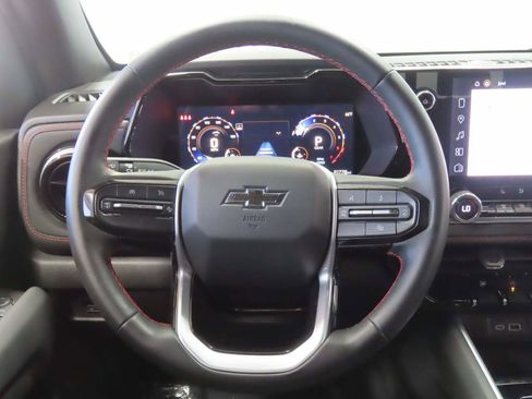 Used 2024 Chevrolet Colorado Z71 w/ Z71 Convenience Package 2 AWD/4WD image 11