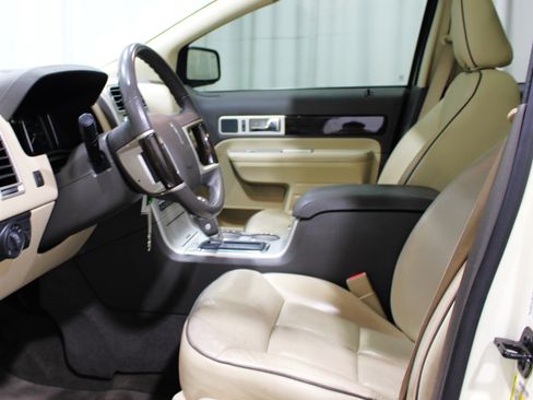 Used 2008 Lincoln MKX AWD image 3