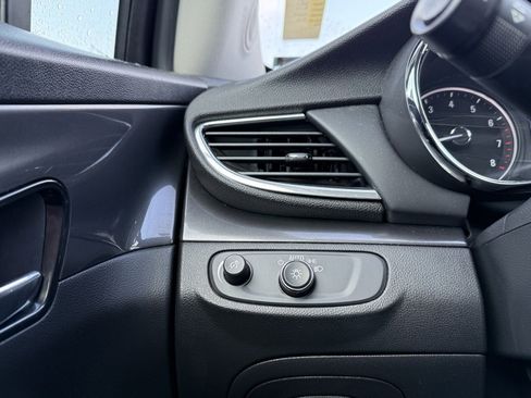 Used 2020 Buick Encore Preferred image 12