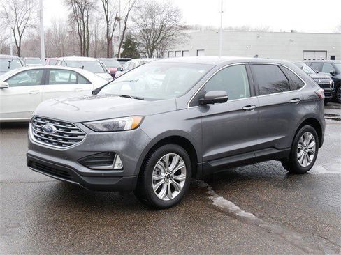 Used 2024 Ford Edge Titanium image 3