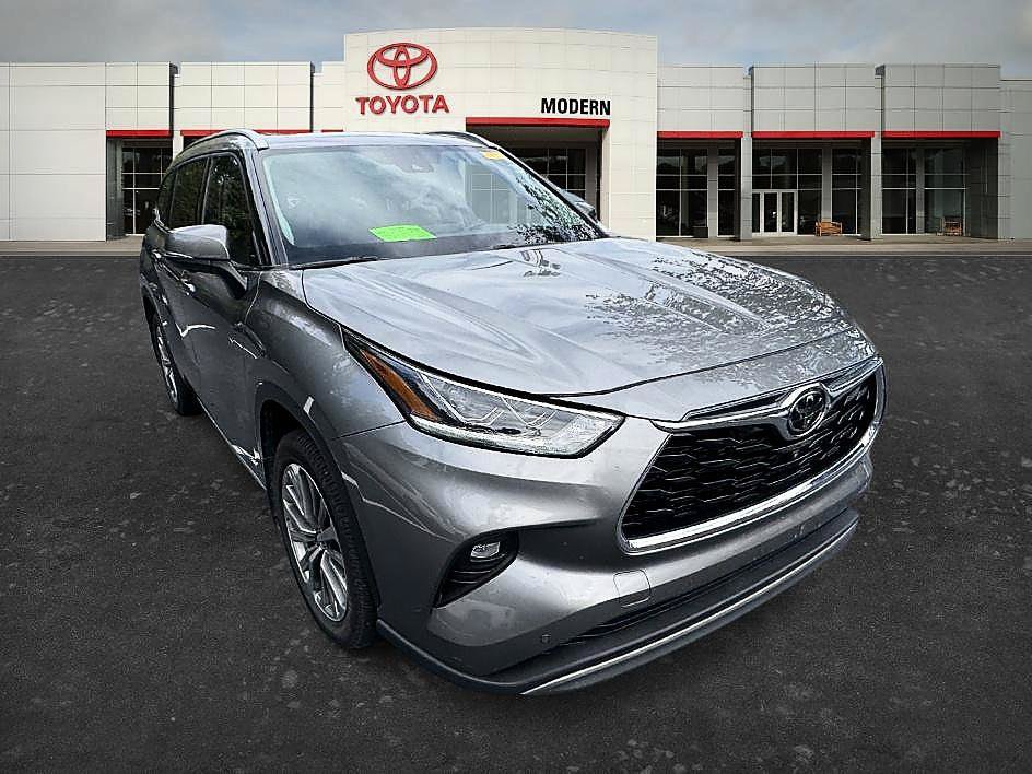 Used 2025 Toyota Highlander Limited AWD/4WD image 23