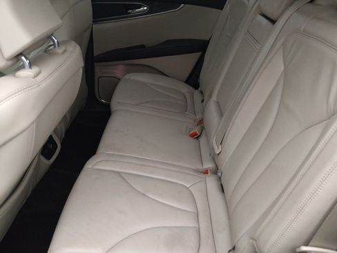 Used 2017 Lincoln MKX Reserve FWD image 18