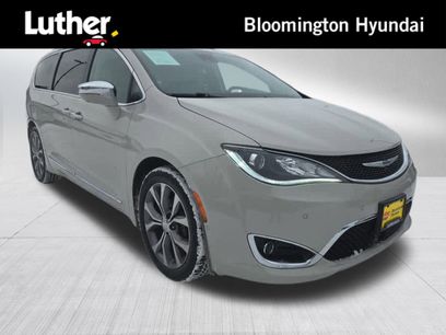 Used 2019 Chrysler Pacifica Limited w/ Tire & Wheel Group