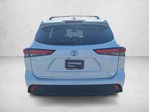 Used 2020 Toyota Highlander XLE FWD image 7