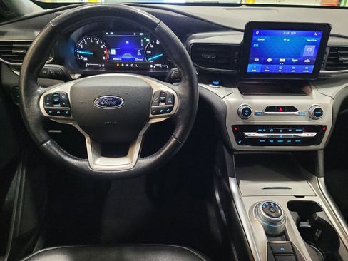 Used 2022 Ford Explorer XLT w/ Equipment Group 202A AWD/4WD image 22