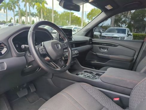 Used 2024 Honda Pilot Sport image 6