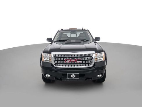 Used 2013 GMC Sierra 2500 Denali w/ Suspension Package, Off-Road AWD/4WD image 2