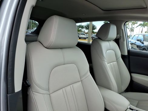 Used 2025 Honda HR-V EX-L image 12