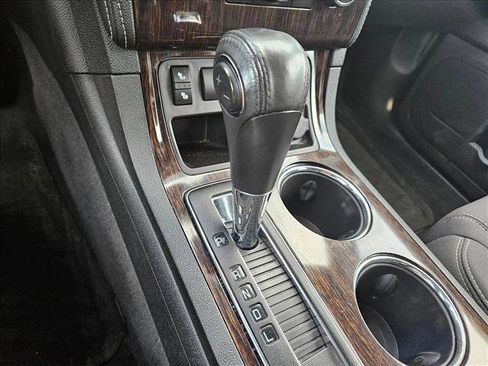 Used 2015 Chevrolet Traverse LT w/ Style and Technology Package image 12