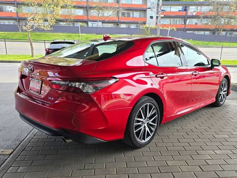Used 2024 Toyota Camry XLE w/ Cold Weather Package FWD image 5
