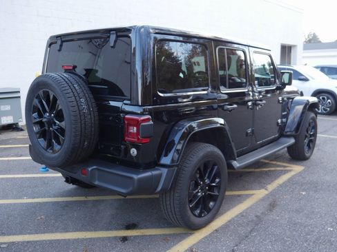 Used 2023 Jeep Wrangler Unlimited Sahara w/ Cold Weather Group image 7