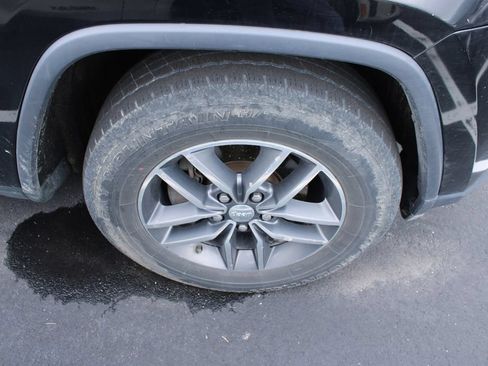 Used 2017 Jeep Grand Cherokee Limited AWD/4WD image 4