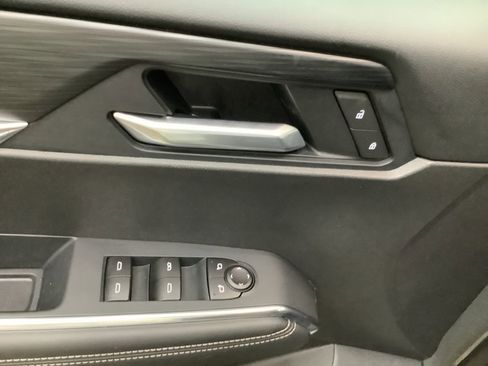 Used 2025 GMC Acadia Elevation image 13