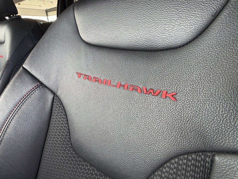 Used 2024 Jeep Compass Trailhawk AWD/4WD image 15