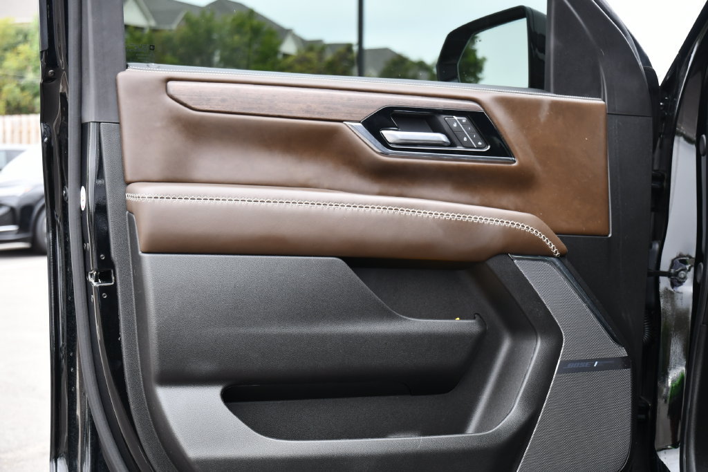 Used 2025 GMC Yukon Denali Ultimate w/ LPO, Floor Liner Package AWD/4WD image 19