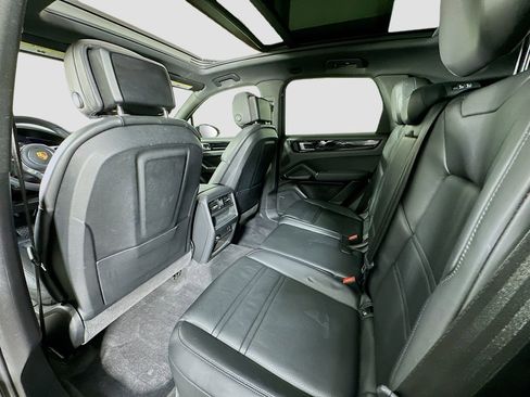 Used 2022 Porsche Cayenne image 23