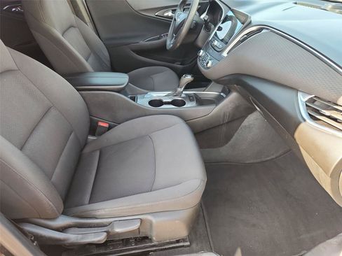 Used 2020 Chevrolet Malibu LT FWD image 25