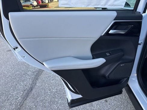 New 2026 Mitsubishi Outlander SE FWD image 30