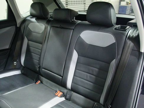 Used 2024 Volkswagen Taos SEL AWD/4WD image 28