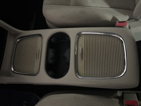 Used 2015 Dodge Grand Caravan SXT w/ UConnect Hands-Free Group image 31