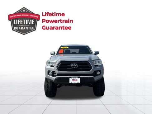 Used 2020 Toyota Tacoma SR5 AWD/4WD image 2