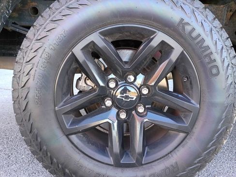 Used 2020 Chevrolet Silverado 1500 Custom Trail Boss w/ Custom Convenience Package AWD/4WD image 10